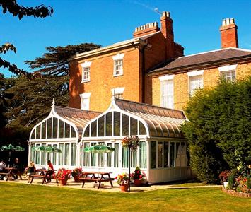 Glebe Hotel Warwick