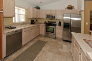 4 Br Home Kitchen Sleeps 8 Clermont