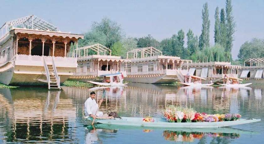 Wangnoo Heritage Houseboats