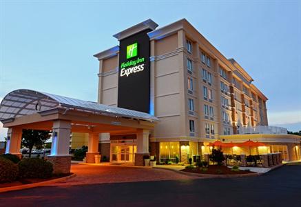 Holiday Inn Express Hampton Coliseum Central