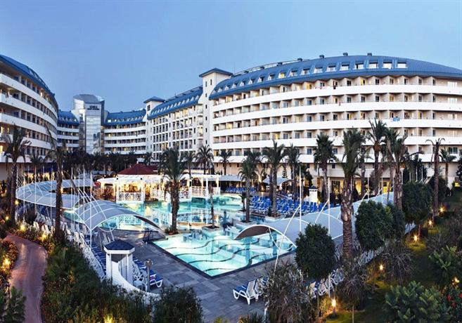 Crystal Admiral Resort Suites & Spa