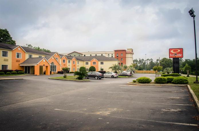 Econo Lodge Inn and Suites Pensacola