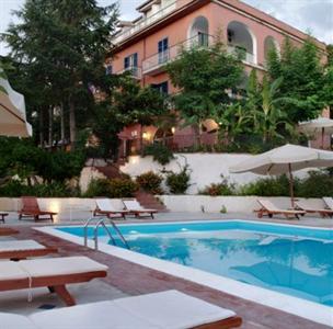 Garden Riviera Hotel