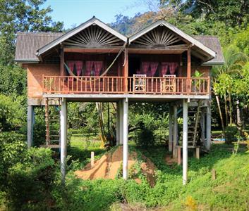 Khao Sok Smiley Bungalow