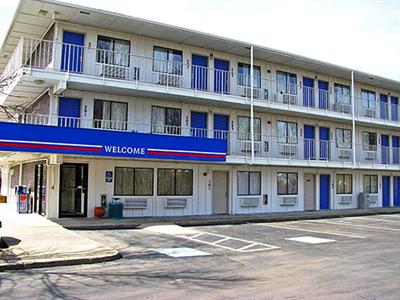 Motel 6 Macedonia