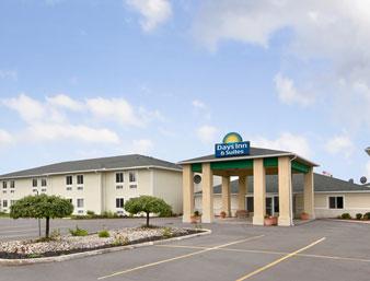 Days Inn & Suites Dundee