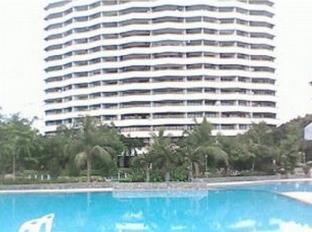 Room at Sunshine Beach Condo