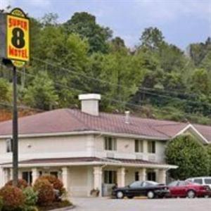 Super 8 Richlands Claypool Hill