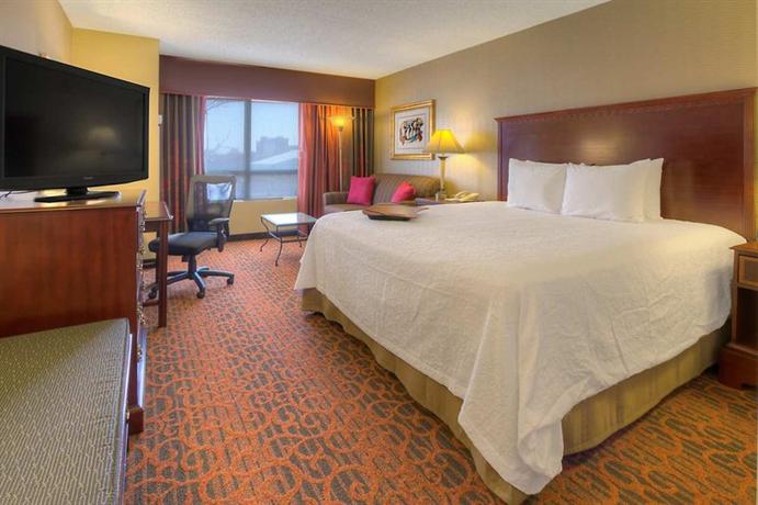 Hampton Inn & Suites Memphis - Beale Street