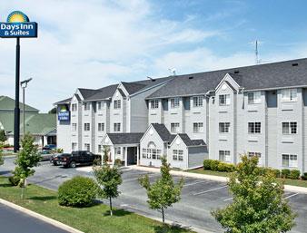 Days Inn and Suites Frontage Road