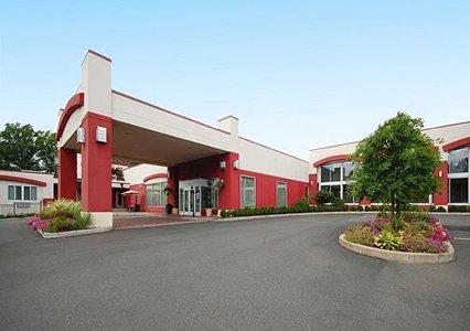 Clarion Hotel & Suites Hamden