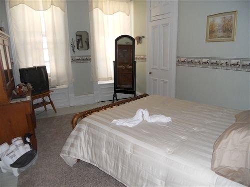 The Heritage House Inn Bed & Breakfast