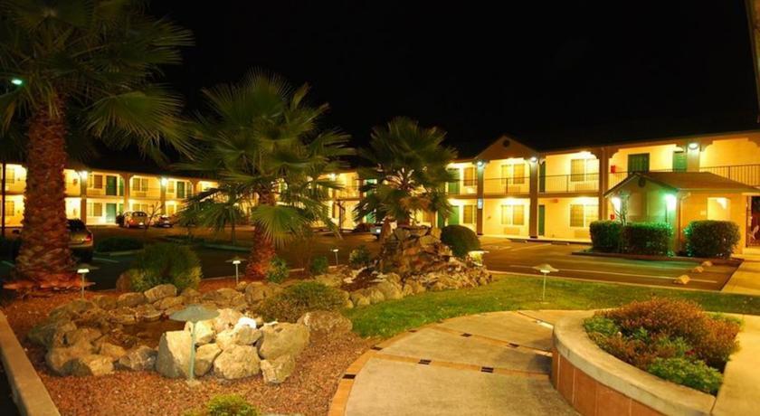 Cloverdale Wine Country Inn & Suites