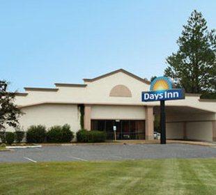 Days Inn Fayetteville - South I-95 Exit 49