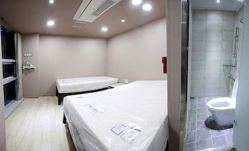 Seoul N Hostel