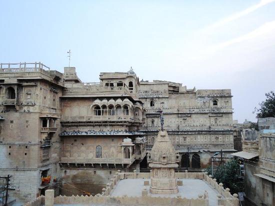 Conveniently situated outside main square of Jaisalmer Fort