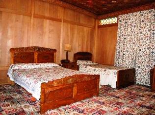 Royal Dandoo Palace House Boat Srinagar