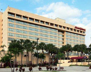 Howard Johnson Plaza Hotel Miami Airport