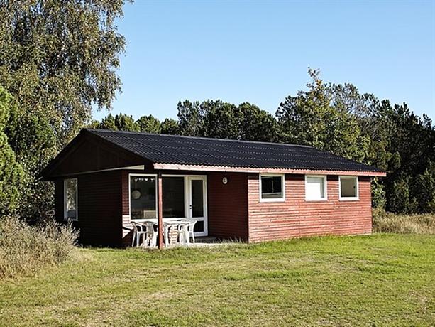 Three-Bedroom Holiday home in Albaek 51