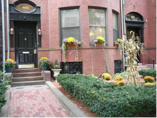 463 Beacon Street Guest House