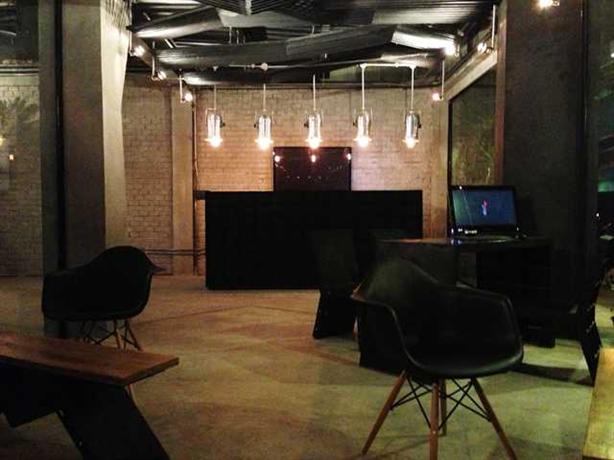 Thrive The Hostel Patpong by The Belle