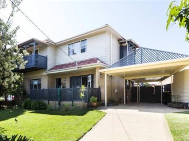 Homestay in North Ryde near Macquarie Park Railway Station