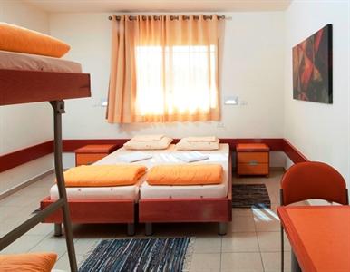 Arad Youth Hostel & Guest House