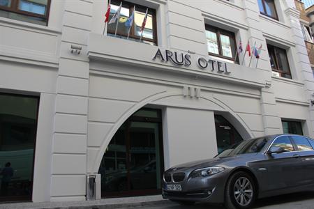 Arus Otel