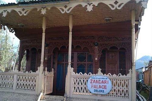 Houseboat Zaindari Palace