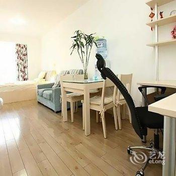 Zhengrong Nest Apartment