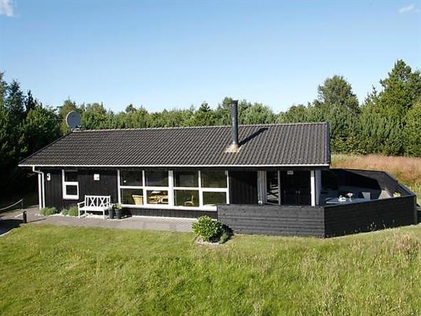 Two-Bedroom Holiday home in Jerup 8