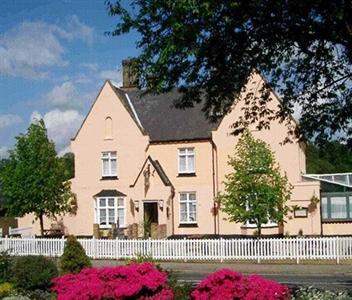 Papillon Woodhall Arms