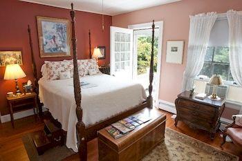 Applewood Manor Inn B&B