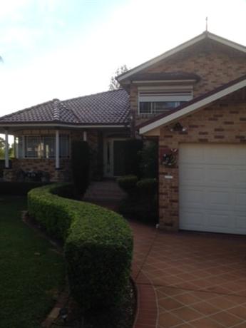 Homestay in South Wentworthville near Wentworthville Railway Station