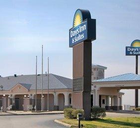 Days Inn & Suites Osceola