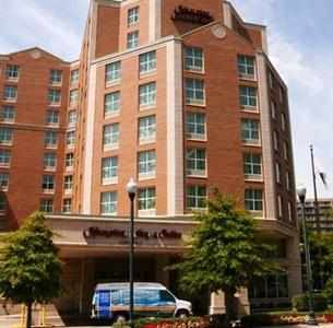 Hampton Inn & Suites Reagan National Airport