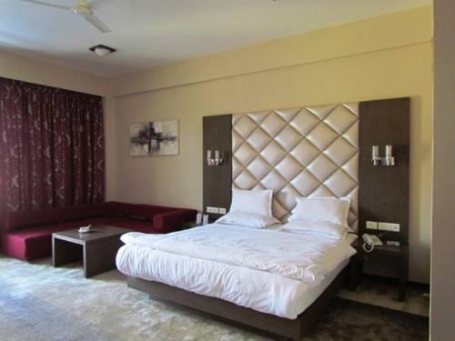 Hotel Pine Spring Srinagar Wazir Bagh