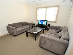 Randwick Self-Contained Modern Two-Bedroom Apartment 234HG