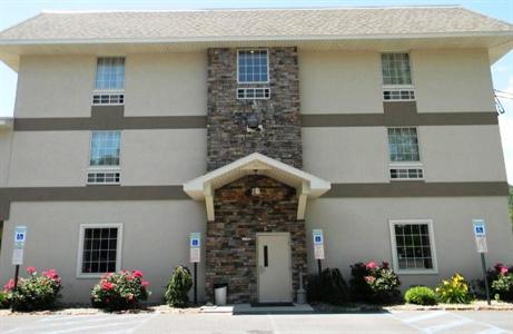 Gamble Farm Inn & Suites