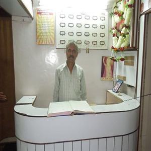 Hotel Saket Kanpur