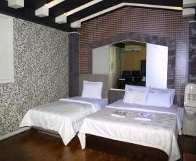 Parkway Hotel