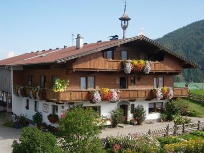 Bauernhof Obinghof & Haus Tirol