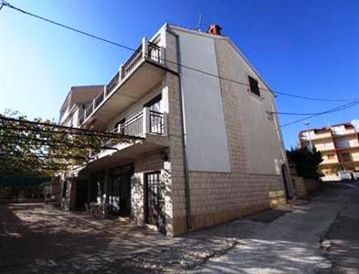 Apartments Sustic Kastel Stafilic
