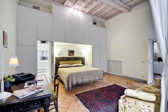 Stunning Piazza Navona Apartment