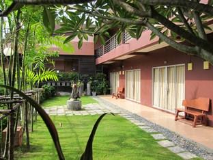 Forest Bungalows and Mama's Restaurant