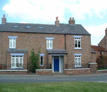 Chombeys Farm House Bed & Breakfast Tollerton
