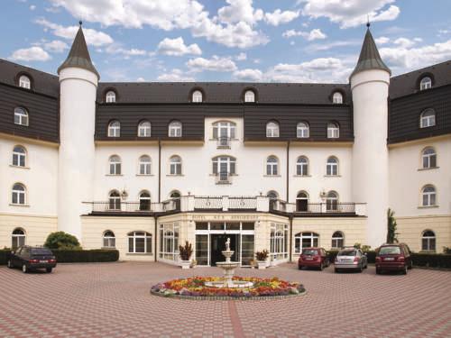 Hotel S E N Senohraby