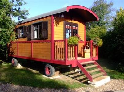 Chambres d'Hotes et Roulottes Domaine de Grangee