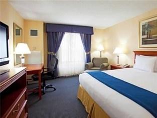 Holiday Inn Express Hotel And Suites Buffalo Airport