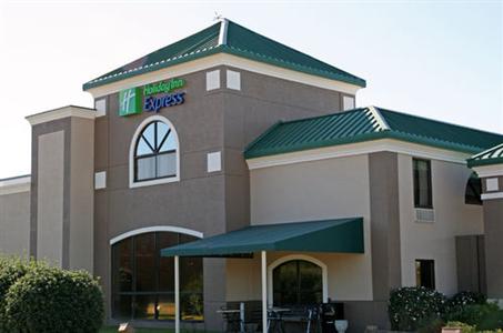 Holiday Inn Express Hotel & Suites Spring Lake (North Carolina)